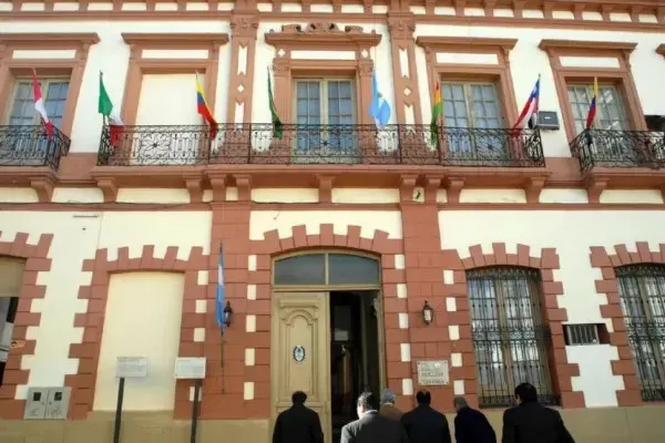 Edificio de la Escuela Sarmiento de la Universidad Nacional de Tucumán